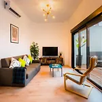 Charming New - Bd 1 Bth - Triana