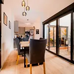 Charming New - Bd 1 Bth - Triana